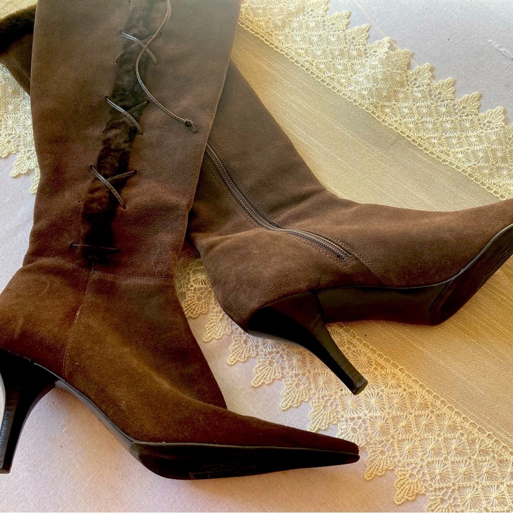 Ralph Lauren NWOT tall suede women’s boots with Sherpa trim size 9 1/2 B brown.